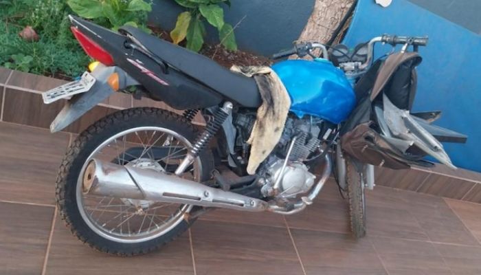 Cantagalo - Policia Militar recupera motocicleta com alerta de furto e suspeito foge do local 